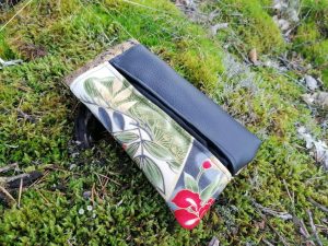 Etui à lunettes clic-clac , Regard serein et fier, coton , simili, fermoir cliclac 10cm