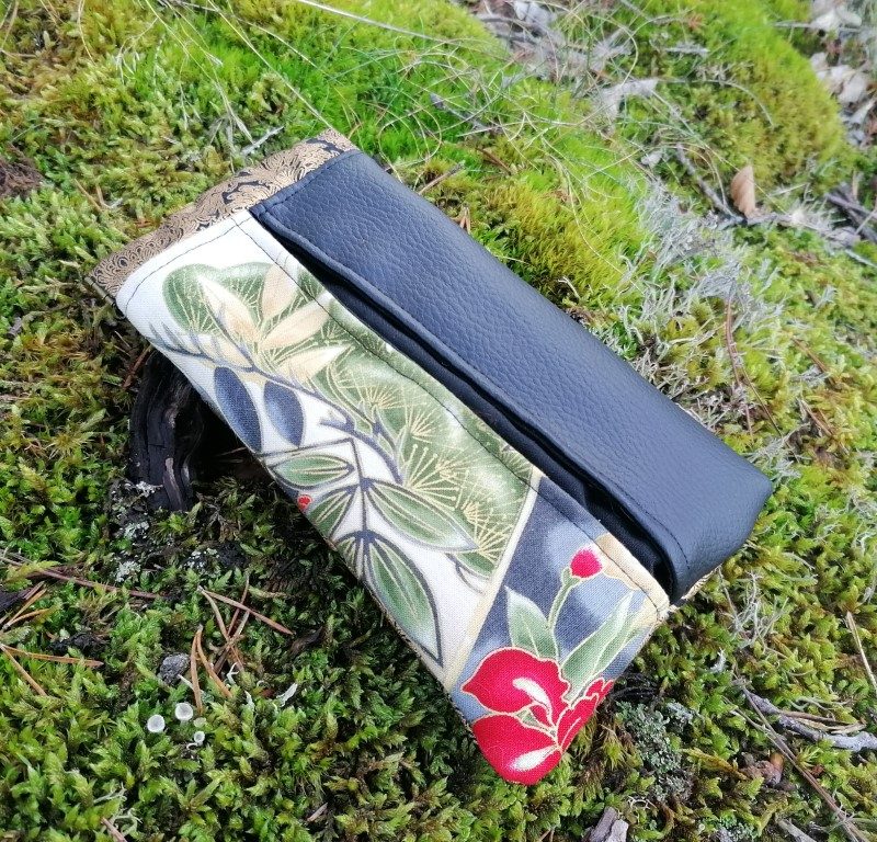 Etui à lunettes clic-clac , Regard serein et fier, coton , simili, fermoir cliclac 10cm