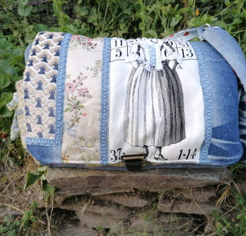 Sac, Grande Besace de survie Edition sorcière époussetée qui rendra chèvre et même Haouuu ! , Jean, coton , galons, tissus de tapissier …