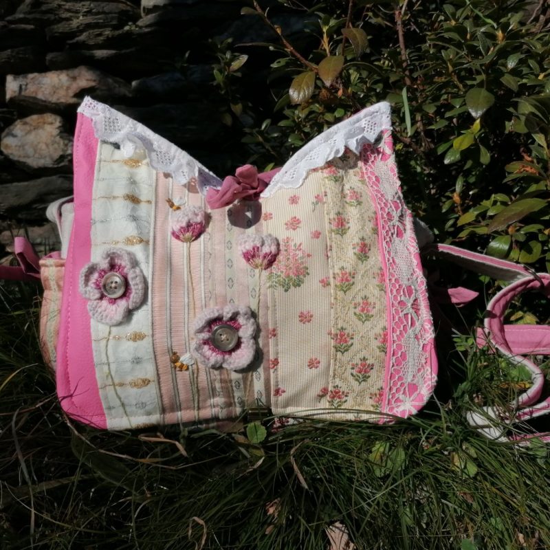 Petite Besace, « Boudoir d’antan » , tissus de tapissier, lin simili… et coton