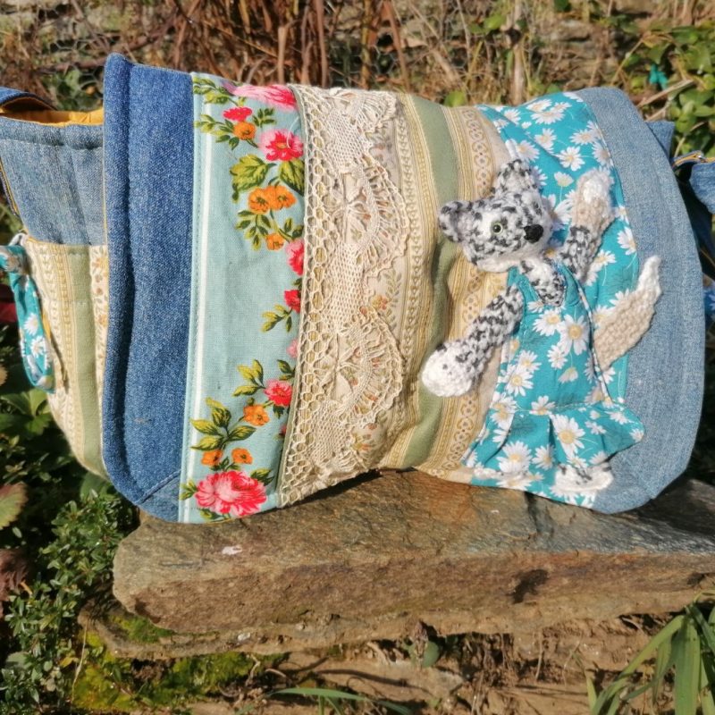 Petite Besace, « Simone » , tissus de tapissier, jeans… et coton