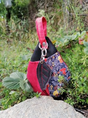 Etui à clefs, grosse, La Bonne poire aux clefs, "lie de vin fleuris ..", velours , coton, simili Taille l