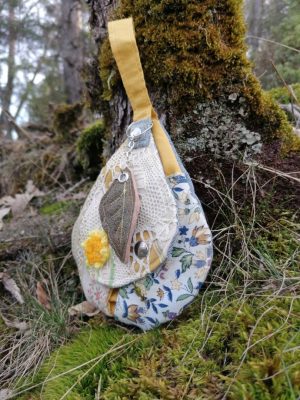 Etui à clefs, grosse, La Bonne poire aux clefs ferme son clapet, "Narcisse ..", jean, coton, dentelle tissus d'ameublement