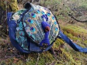 La caraboule , Besace ronde , "Révèle la roue qui est en toi", jeans , cotons, et tissus tapissier