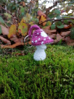 Porte-clés Amanite tue-mouche violette , crocheté main n4