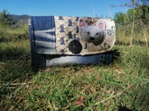 Portefeuille soufflet "Un loup rendu ha ouuuu par une chèvre bouleversé par une sorcière!", Jeans, coton , galons, tissus de tapissier