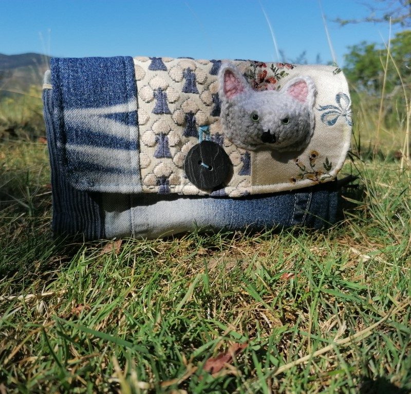 Portefeuille soufflet « Un loup rendu ha ouuuu par une chèvre bouleversé par une sorcière! », Jeans, coton , galons, tissus de tapissier