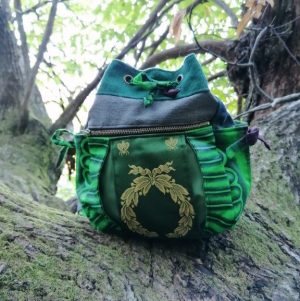 Sac à dos , "lanternes", "Émeraudes des temps", tissus de tapissier, wax coton et jeans, taille moyenne