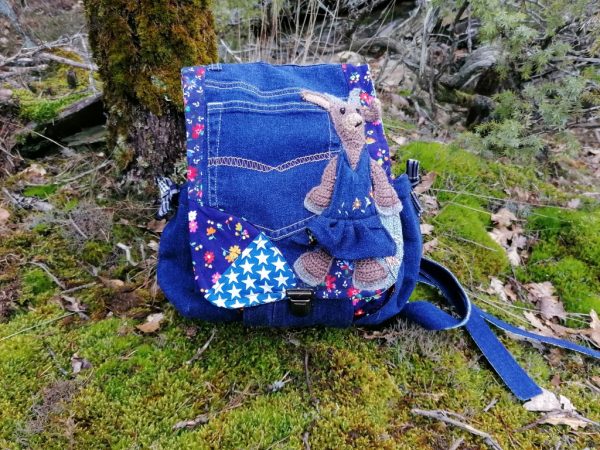 Sac à dos, "lanterne", "Qui rend chèvre", " Excursion en jean bucolique et fleuris pour un rêve", jean, cotons, tissus à carreaux...T moyenne