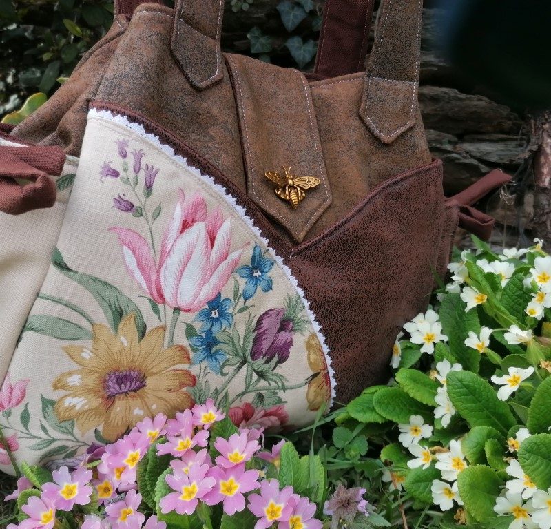 Sac à main « Tulipe », Balades champêtres d’antan rappelant nos terres qui nous enracines.. » Tissus ameublement , simili, coton ….