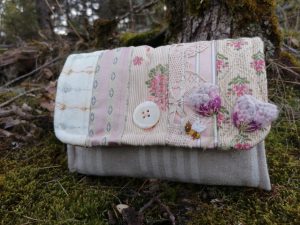 Portefeuille soufflet "Boudoir d'antan",fleurs 3d, tissus de tapissier, coton, bouton vintage