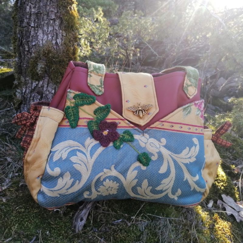 Sac à main « Tulipe », « À l’auré d’une pervenche dans un instant hors des temps… » , tissus d’ameublement, simili et coton