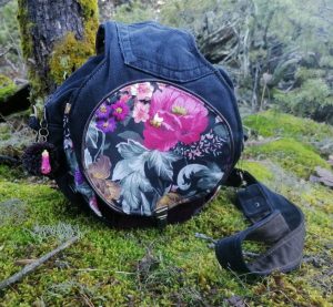 La caraboule , Besace ronde , "Des Fleurs Baroques gothiques ", jean et coton