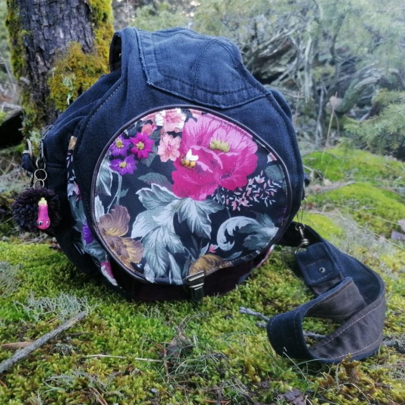 La caraboule , Besace ronde , « Des Fleurs Baroques gothiques « , jean et coton