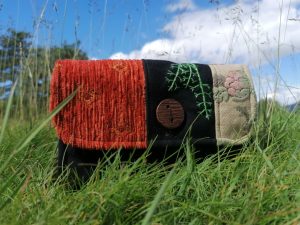 Portefeuille soufflet "Jardin d'automne ", motifs carotte 3d , tissus de tapissier, coton , simili.. bouton châtaignier