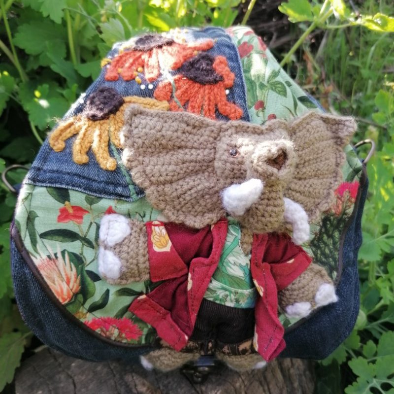 La caraboule , Besace ronde , « Mr Éléphant Yakamonéyé », simili, jeans, cotons, et motif éléphant 3d