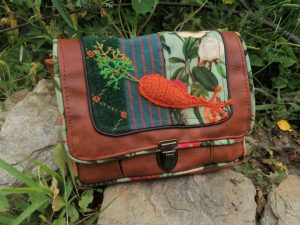 Petite Pochette ,sac, besace , "Castagne", "Carotte" , motif  3d simili, coton, motifs fleuris, passe poils...