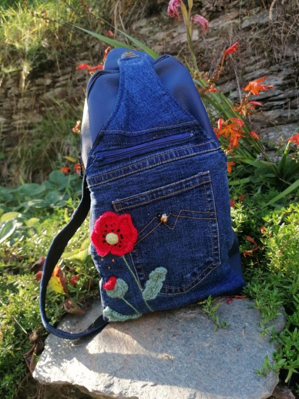 Sac à dos, 2 en 1 capsule , "Liberté ", motifs fleurs 3d crochetées, simili, jeans et coton