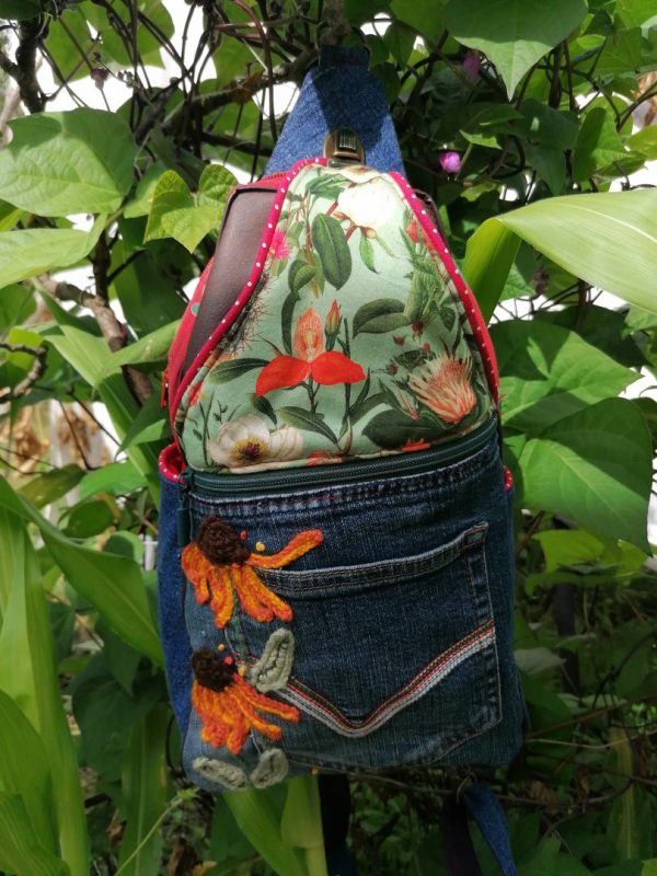 Sac à dos, 2 en 1 capsule , "fleuris le monde ", motifs fleurs 3d crochetées, simili, jeans et coton