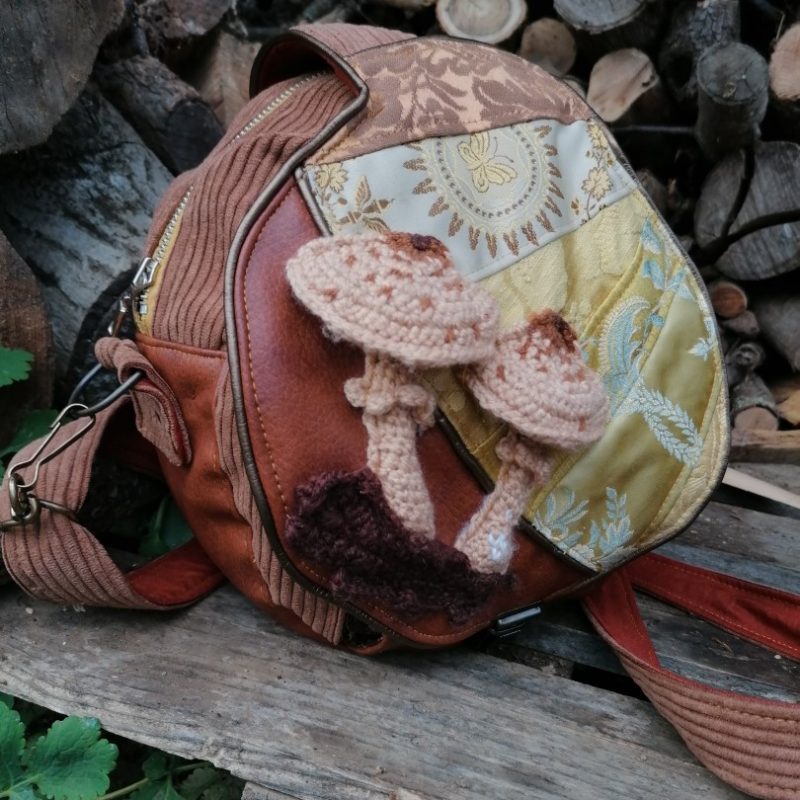 Sac ,Besace ronde ,La caraboule, « la douceur Lumière d’automne » , tissus … coulemelles au crochet