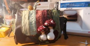 Sac, petite Besace de survie Édition "lumière d'automne", simili, velours, tissus d'ameublement , motif amanite)