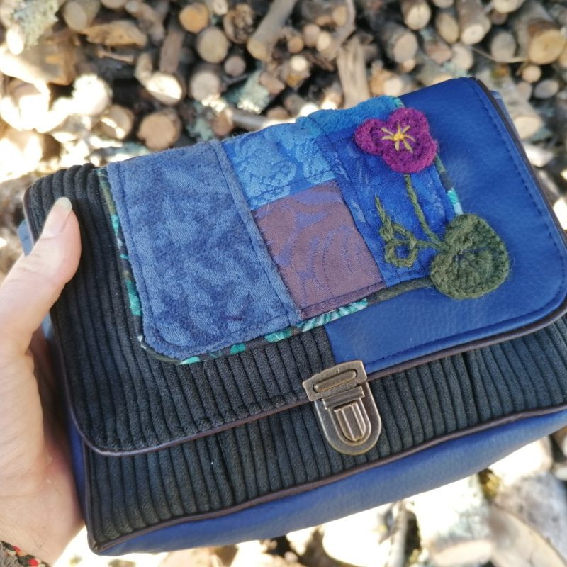 Petite Pochette, « Castagne », « Respire », simili, coton, motifs fleuris, passe poils…