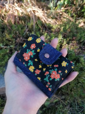 Petit Porte-feuille Porte-monnaie de poche, Autunin, " antonine", jeans et tissus imprimé fleuris sur fond noir