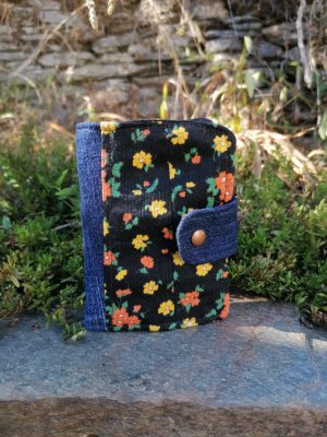 Porte-feuille Porte-monnaie de poche, Bolet, " Antonine", Jeans et tissus imprimé fleuris sur fond noir