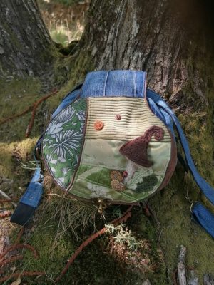 La caraboule , sac ,Besace ronde , "la douceur de la Lumière d'automne" , tissus ..., cèpe au crochet