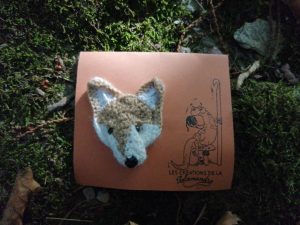 Ecusson à coudre, motif loup salamandingue, beige sablé , crocheté