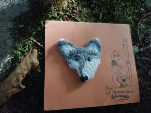 Ecusson à coudre, motif loup salamandingue, gris foncé , crocheté a