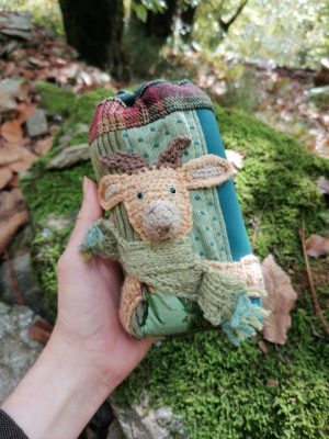 Étui à lunettes , cartes de jeux , divinatoire , "miss biquette bleu d'automne , cotons,  simili, tartan , motif chèvre crocheté