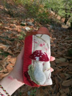 Étui à lunettes , cartes de jeux , divinatoire , "passion amanite tue mouche , cotons,  simili,motif champignon amanite tue mouche