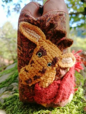 Étui à lunettes , cartes de jeux , divinatoire , Une girafe en automne , cotons,  simili , motif girafe crochetée