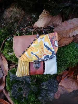 Porte-monnaie, "Petit pain", "un brin de soleil d'automne butiner", simili , coton fausse fourrure, fermoir cartable