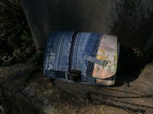 Castagne, pochette ,"Boheme shabby Jeans" ,motif coulemelle au crochet, tissus d'ameublement , coton, simili, passe poils...