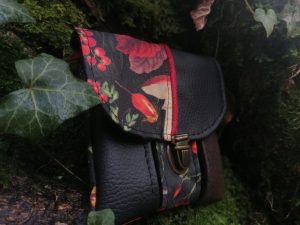 Porte-monnaie, petit pain, "La passion du champignon" , cotons, simili, passepoils