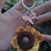 Porte-cles, Flower Mandala is salamandingue ,tournesol son petit poney evade , fleur mandala crochetée main , acrylique , Boutons