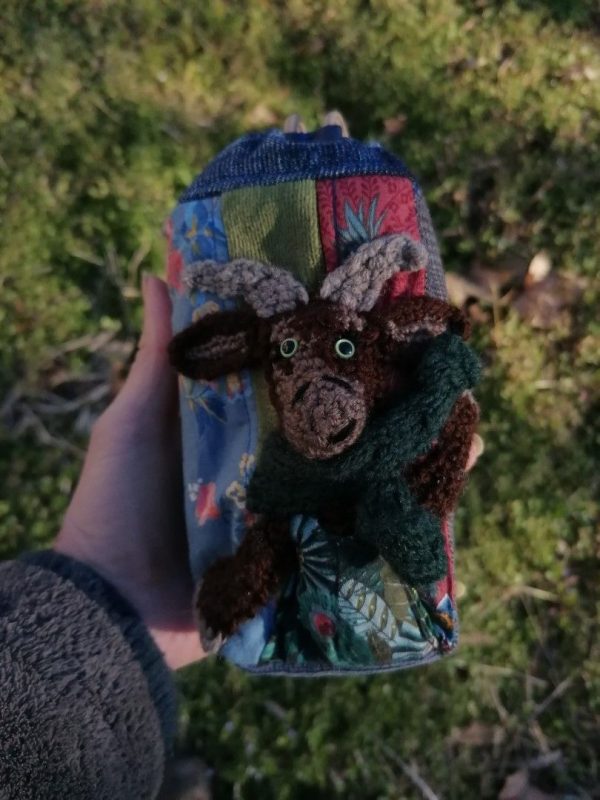 Étui à lunettes , cartes de jeux , divinatoire , "Miss biquette bleue babacool", motif crocheté, cotons , simili et tissus..