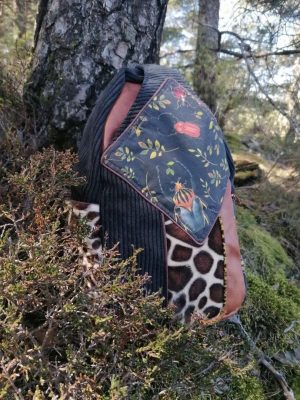 Sac à dos, 2 en 1  ,Capsule,  " Edition Tribes Coléoptères ",  Tissus , velours, simili ...