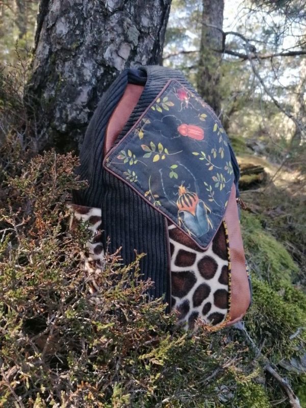 Sac à dos, 2 en 1  ,Capsule,  " Edition Tribes Coléoptères ",  Tissus , velours, simili ...