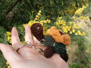 Porte-clés, Tortue, Flower Shell sun Mandala , Crochetée main , acryliques apprêts, ouate