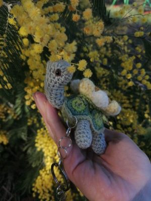 Porte-clés, Tortue, Flower Shell yellow and green , Crochetée main , acryliques apprêts, ouate