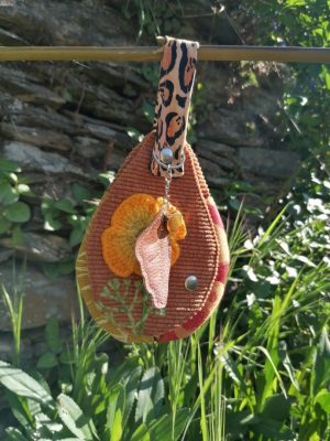 Etui à clefs, grosse, La Bonne poire aux clefs ferme son clapet, Flowers power California Vibes", velours, tissus d'ameublement et cotons