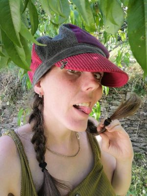 Gavroche, Gégène, "Le Radis  qui évite la grise mine ", tissus d'ameublement, velours,