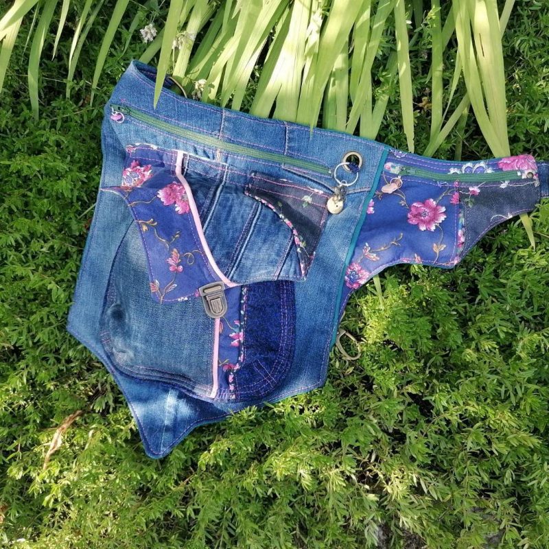 Sac ceinture, Ratapenada Édition « Bohemian dream flower pink & bleu jeans » , tissus d’ameublements jeans, cotons