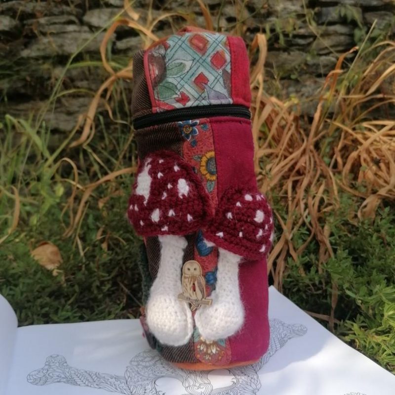 Trousse pot , mushrooms Vibes , Amanites tue-mouche , velours, nubuck, tissus, cotons, crochet,