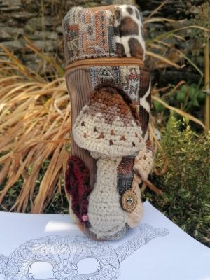 Trousse pot , mushrooms Vibes  , Coulemelles , velours, fausse fourrure, simili, tissus, crochet,