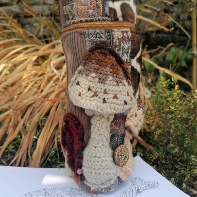 Trousse pot , mushrooms Vibes , Coulemelles , velours, fausse fourrure, simili, tissus, crochet,