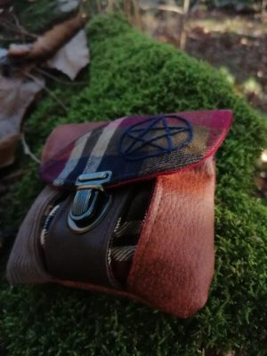 Porte-monnaie, petit pain, "Witch Scottish", Magic pentacle ,bois de mimosa et crochet, simili, velours, tartan, cotons